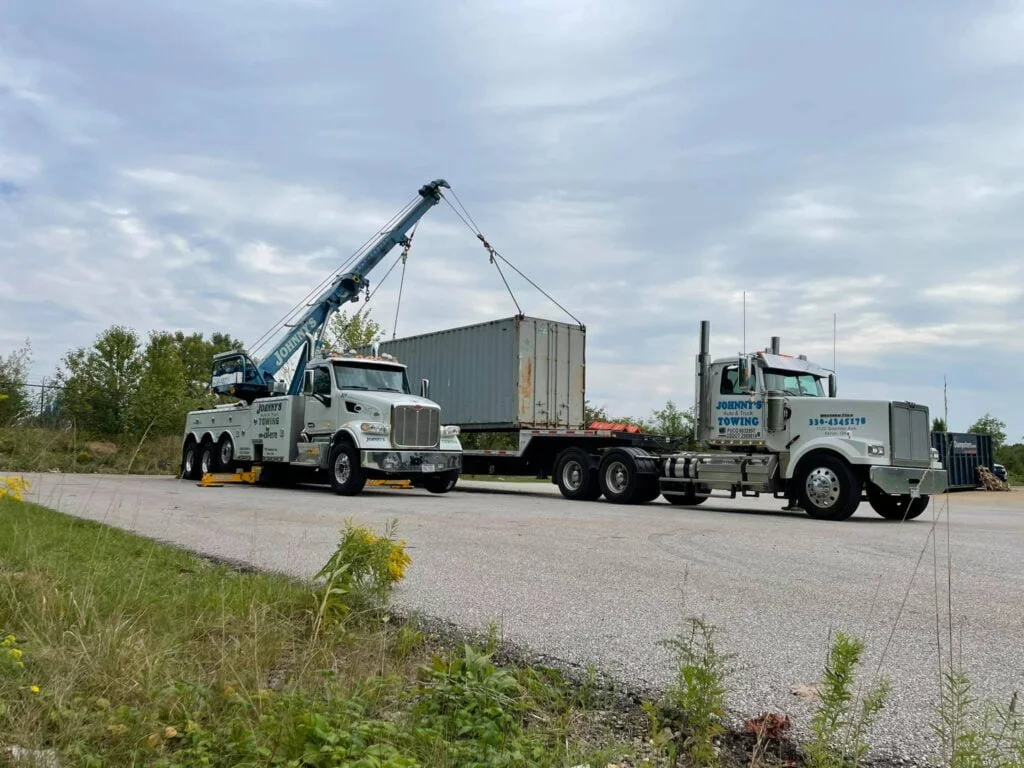 johnnys auto and truck towing cargo service 240582982 808511436492056 1905514193560213312 n hd