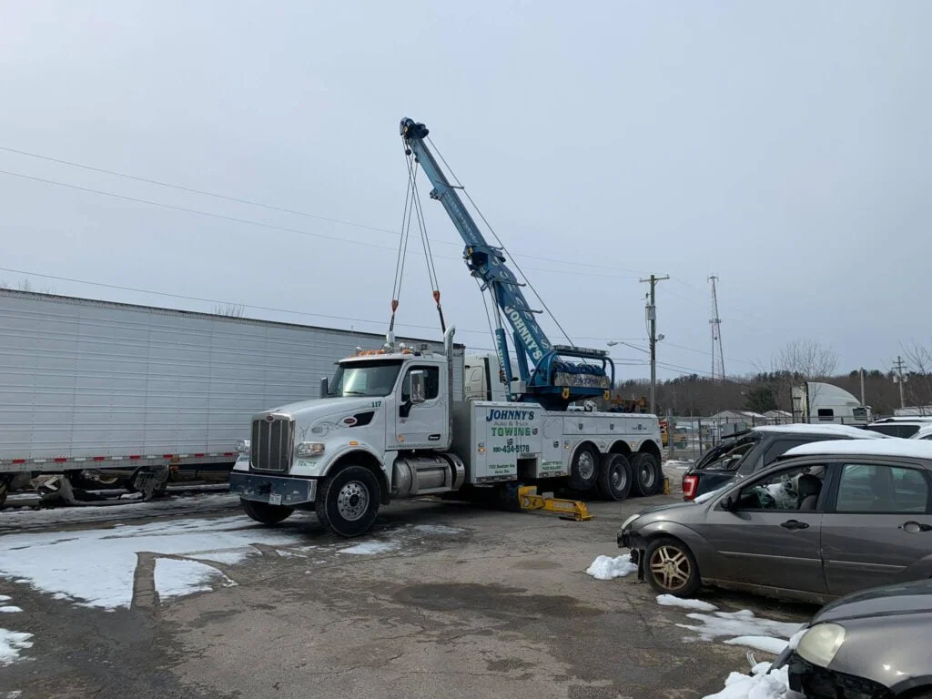 johnnys auto and truck towing heavy recovery 103736477 547716509238218 500055324925782448 n hd