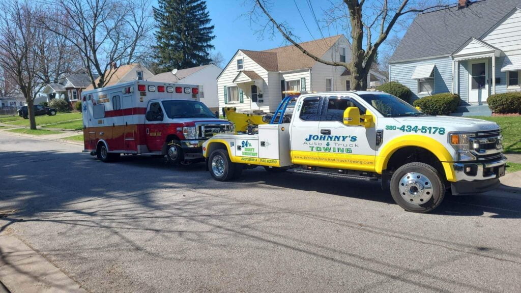 johnnys auto and truck towing light towing 350846026 228087656633305 6250509844844893150 n hd